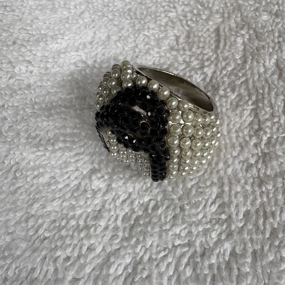 Vintage Statement Pearl & Black Rhinestone Ring - Size 7 - Picture 8 of 17